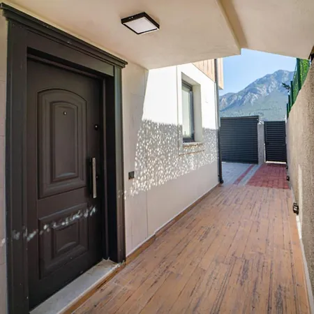 Villa Doganin Icinde, Oezel Havuzlu, Bahceli *