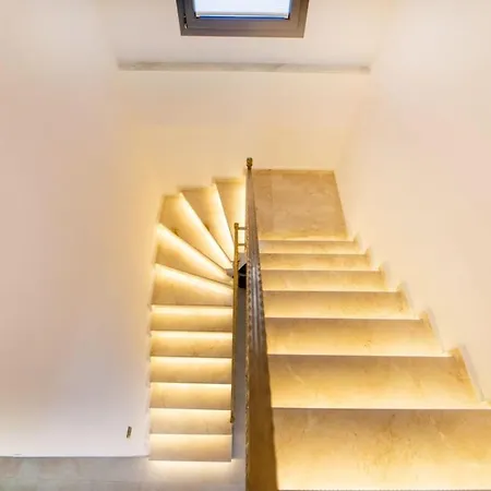 Villa Doganin Icinde, Oezel Havuzlu, Bahceli *