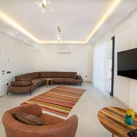 Villa Doganin Icinde, Oezel Havuzlu, Bahceli *